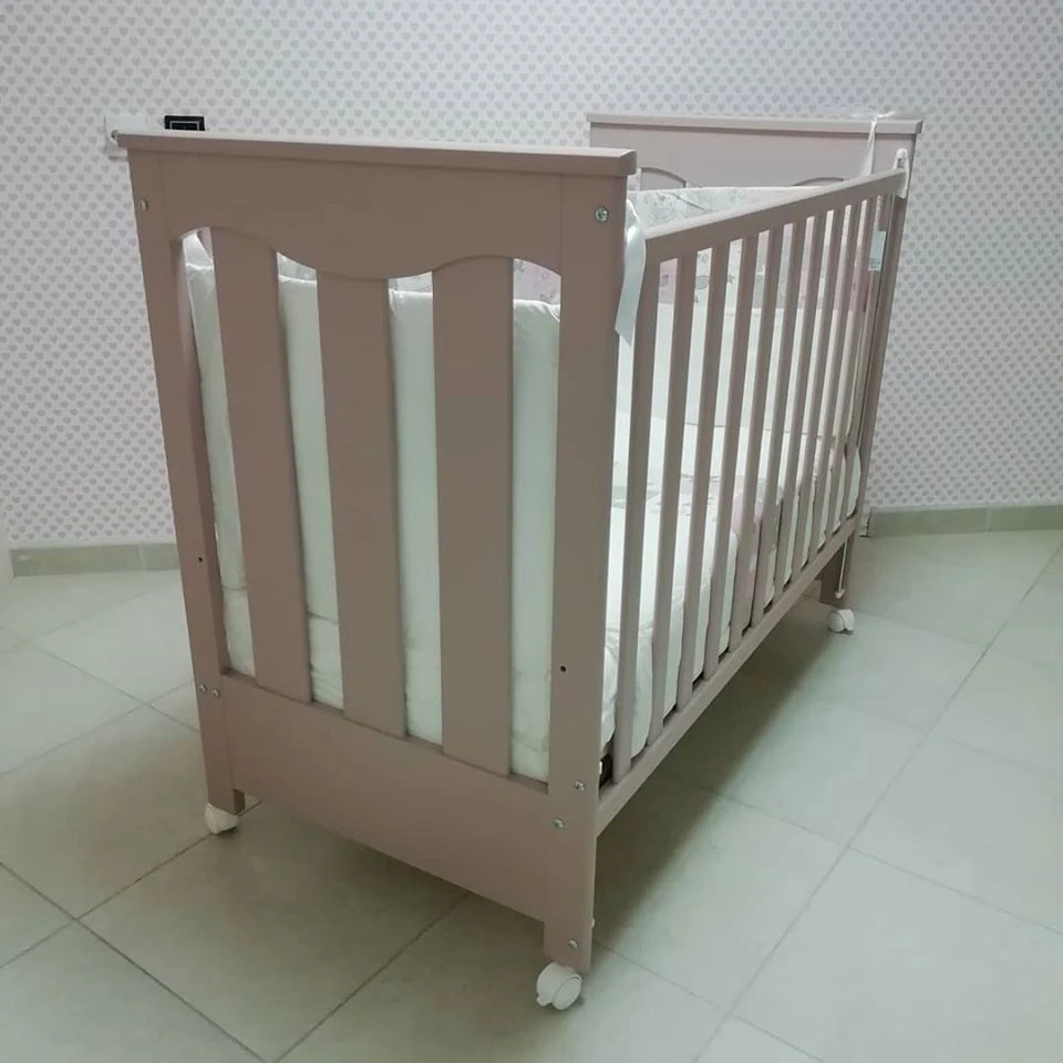 Krevetac za bebe Uno color roze - drveni krevetac za bebe u roze boji